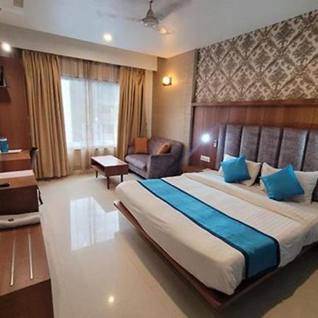 Fabhotel Prime Sapphire Regency Vadodara Exteriör bild
