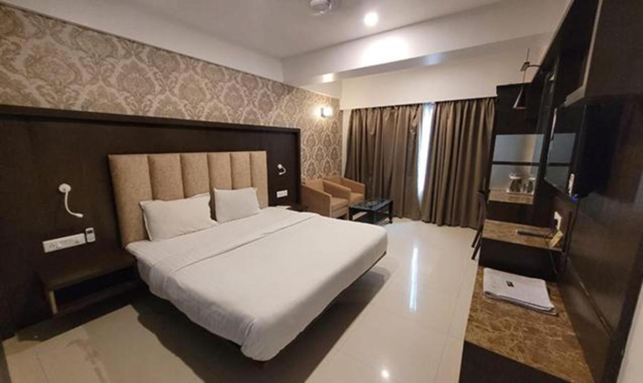 Fabhotel Prime Sapphire Regency Vadodara Exteriör bild