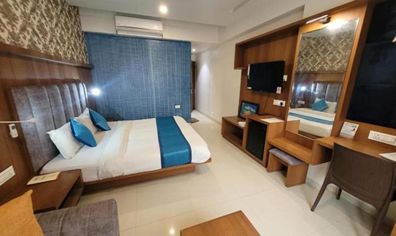 Fabhotel Prime Sapphire Regency Vadodara Exteriör bild