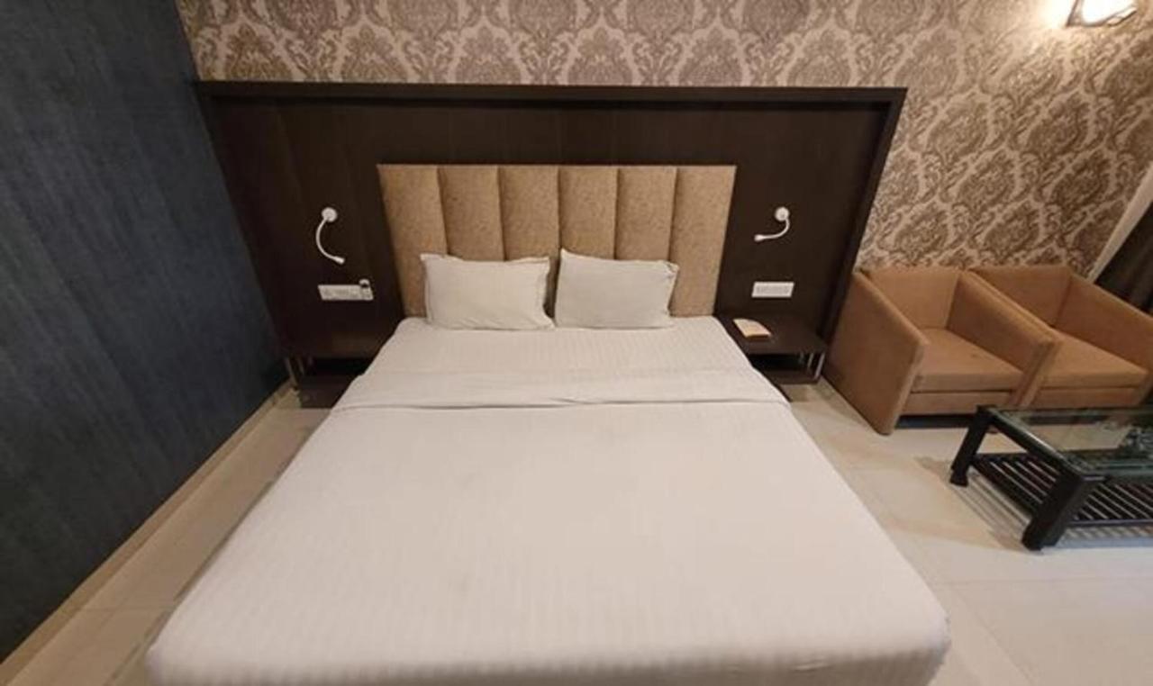 Fabhotel Prime Sapphire Regency Vadodara Exteriör bild