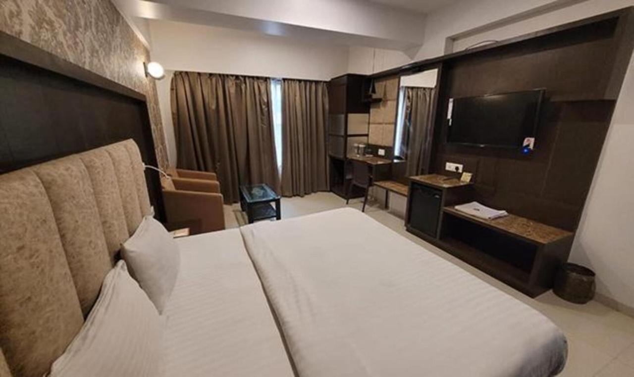 Fabhotel Prime Sapphire Regency Vadodara Exteriör bild